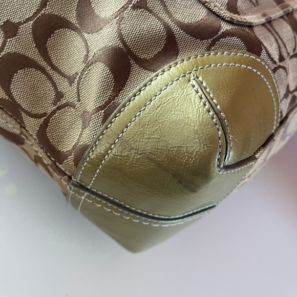 Vintage Coach signature Bleeker Tote in khaki canvas & gold leather trim - Picture 5 of 9